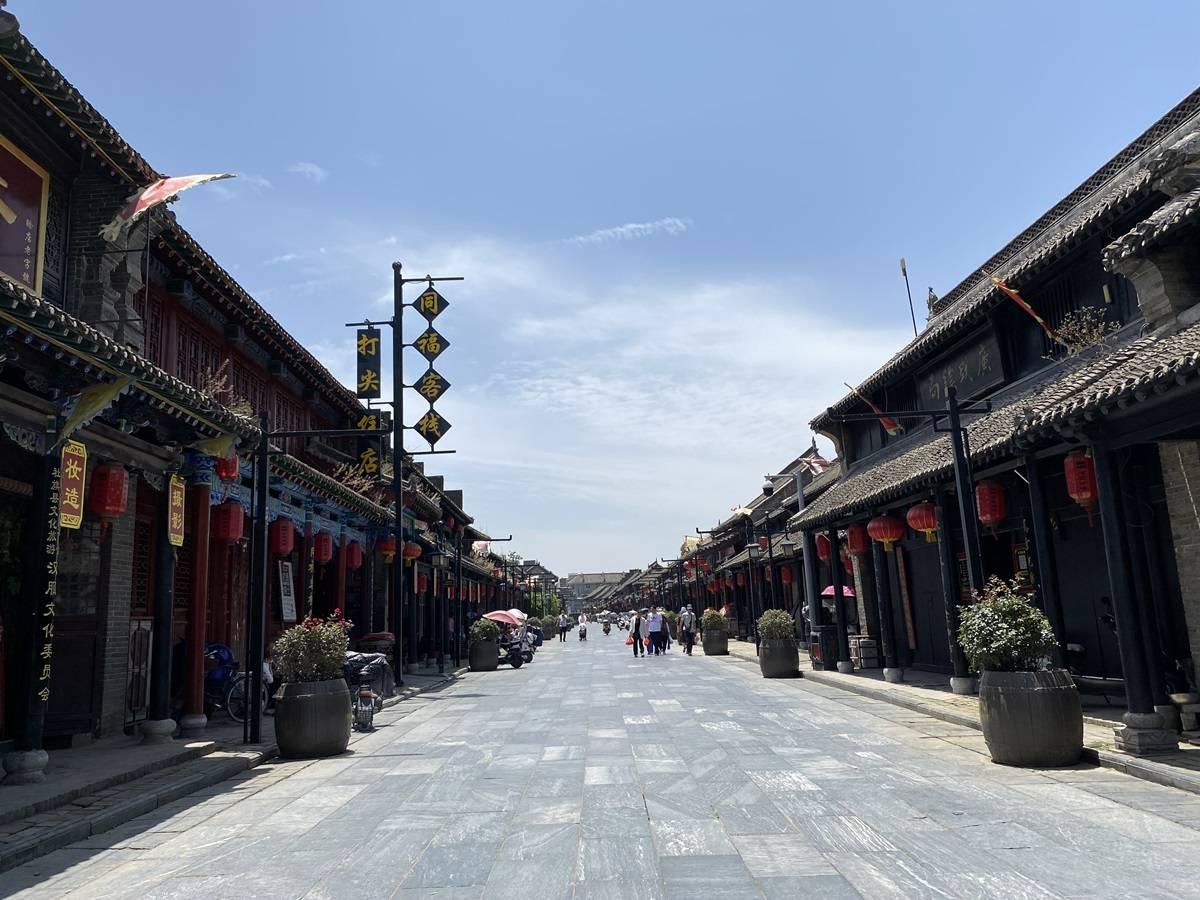 58岁张卫健彩排遇惊险意外,敬业精神令人敬佩